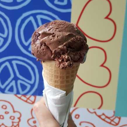 Free Cone Day com Sorvete da Ben & Jerry's sabor Chocolate Fudge Brownie