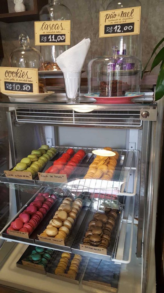 Vitrine de doces e macarons