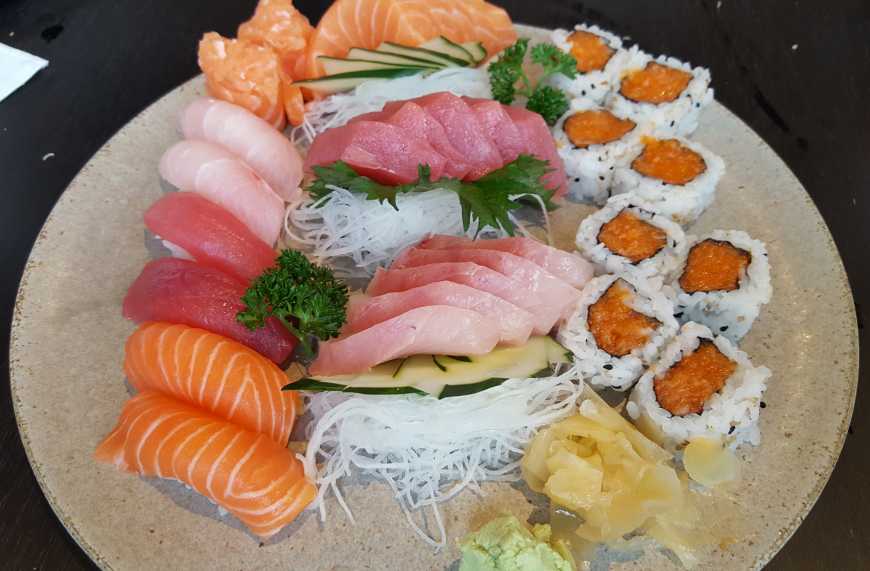 Outro clássico da gastronomia japonesa: combinado com sashimi, sushi, jyo e uramaki
