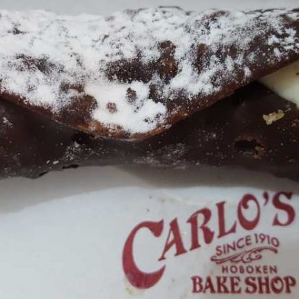 O maravilhoso cannoli versão chocolate!