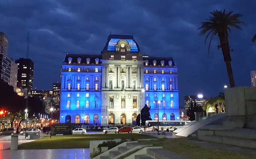 Centro Cultural Kirchner: lindo e iluminado