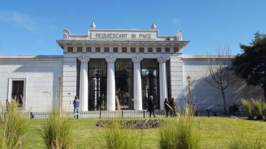Sim, o Cementerio de la Recoleta faz parte das atrações turísticas de Buenos Aires!