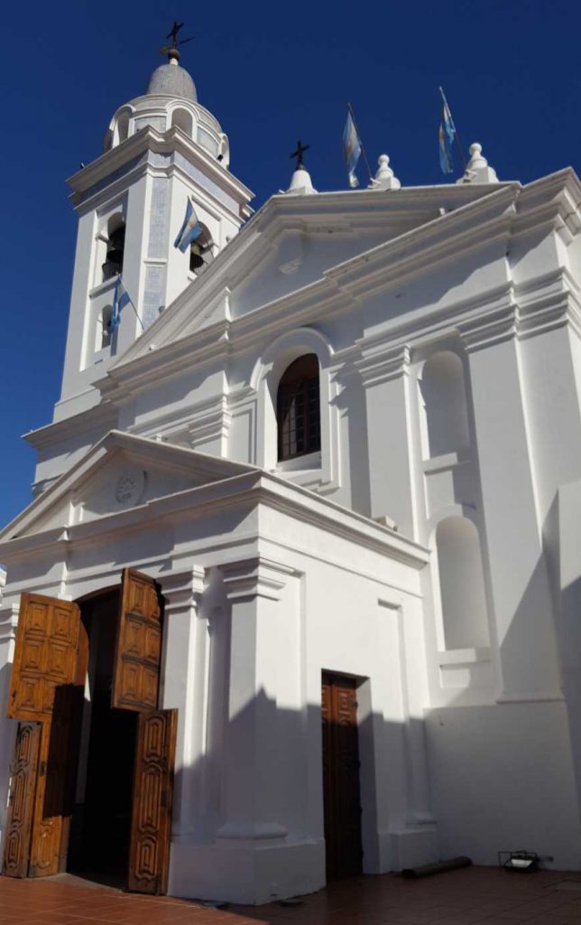 Graciosa e branquinha Basílica Nuestra Señora del Pilar