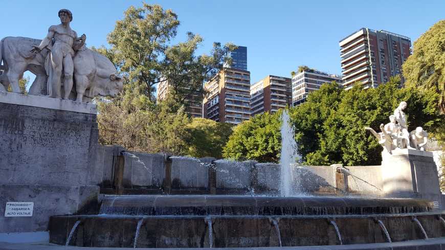 Fuente Riqueza Agropecuaria Argentina, em celebração ao centenário da Revolução de Maio, na Plaza Alemania.