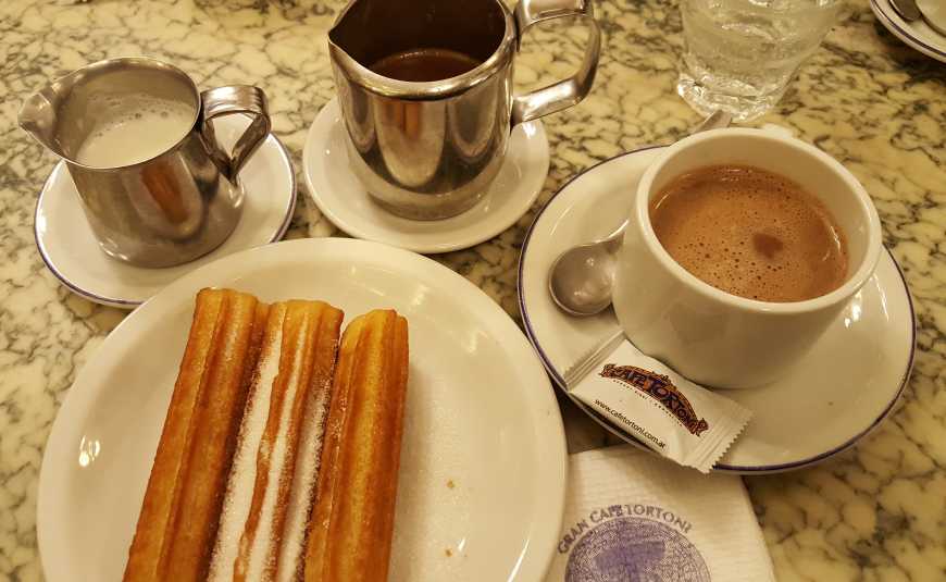 Famoso "churros con chocolate"