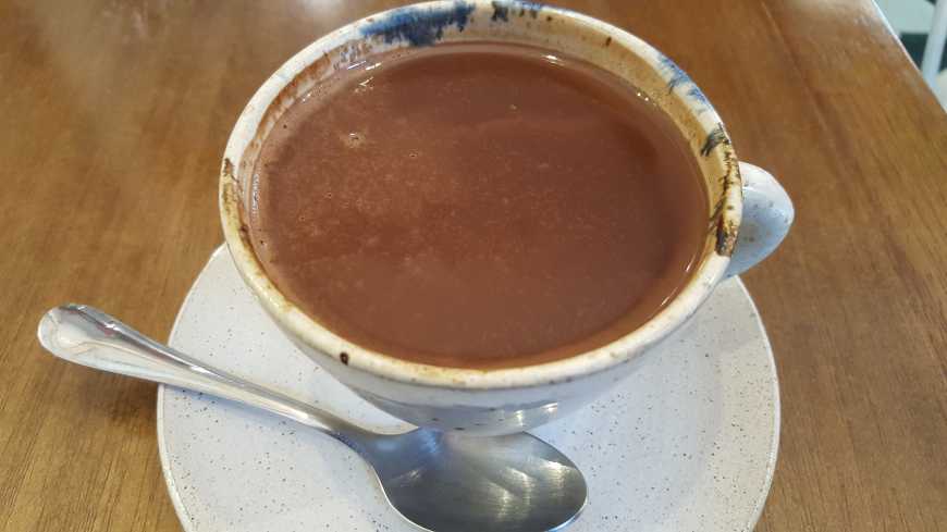 Chocolate quente preparado com chocolate belga: encorpado e cremoso!