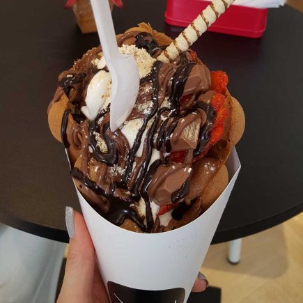 MARAVILHOSO Bubble Waffle Sundae!