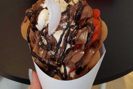 MARAVILHOSO Bubble Waffle Sundae!