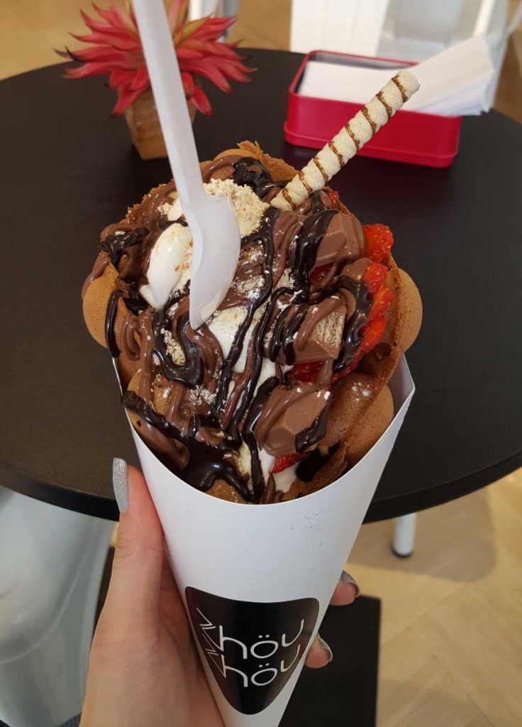 MARAVILHOSO Bubble Waffle Sundae!