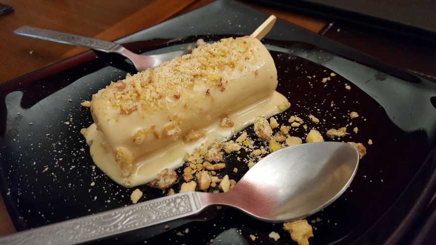 Kulfi: sorvete indiano de leite reduzido com castanha de caju, amêndoas e cardamomo