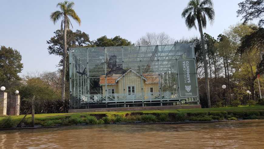 Museo Casa Sarmiento, protegido em uma caixa de vidro, no delta do Tigre
