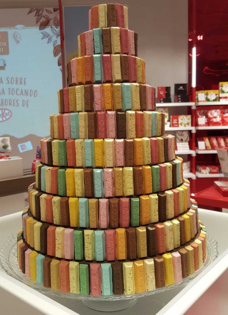 Maravilhosa torre de KitKats!