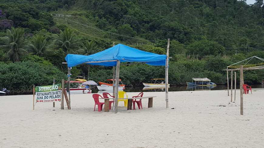 Tenda do barco que leva para o Restaurante da Bete