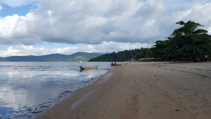 Estranha água lamacenta da Praia do Jabaquara