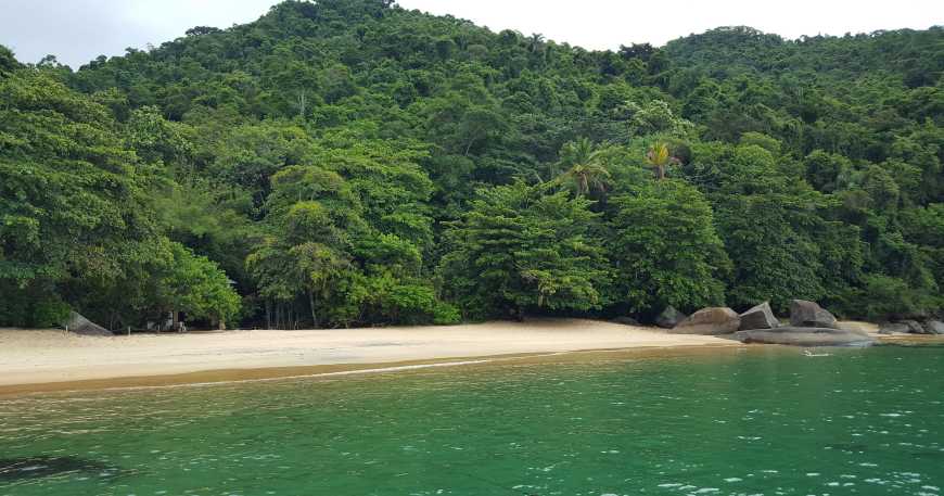 Praia da Conceição, onde o verde é predominante!