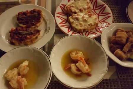 Bruschettas, torresmo e camarões da Noite do Boteco do Restaurante Maricota