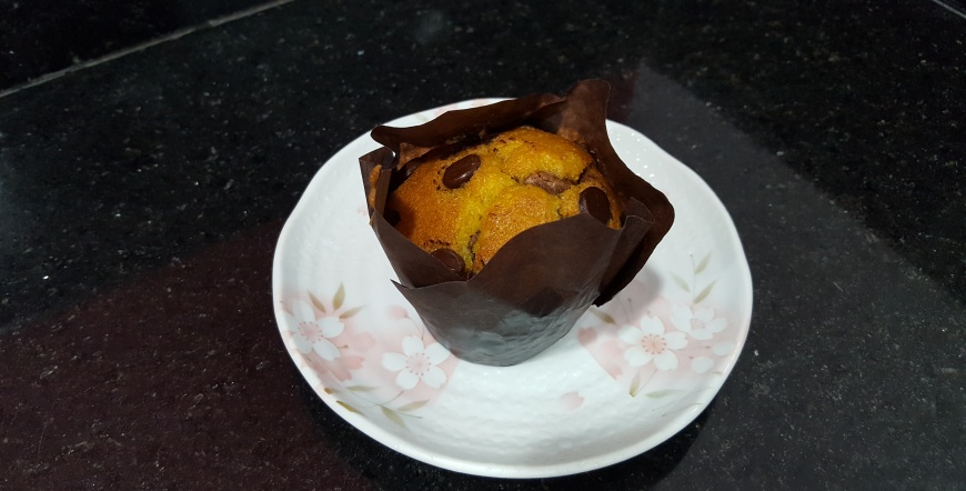 Divino muffin de cenoura com gotas de chocolate da Fazemos Pão Padaria Artesanal!