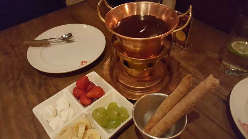 Perfeita fondue de chocolate Lausanne Meio-Amargo!