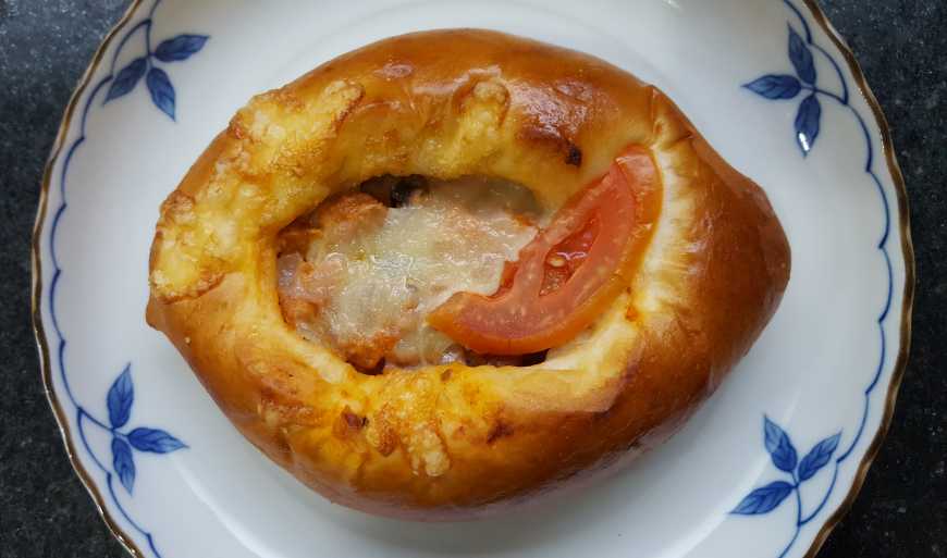 Saboroso pão recheado de palmito e cogumelo