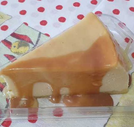 Cheesecake salvo pelas maravilhosas caldas de chocolate belga com fava tonka e chocolate belga com Amarula!