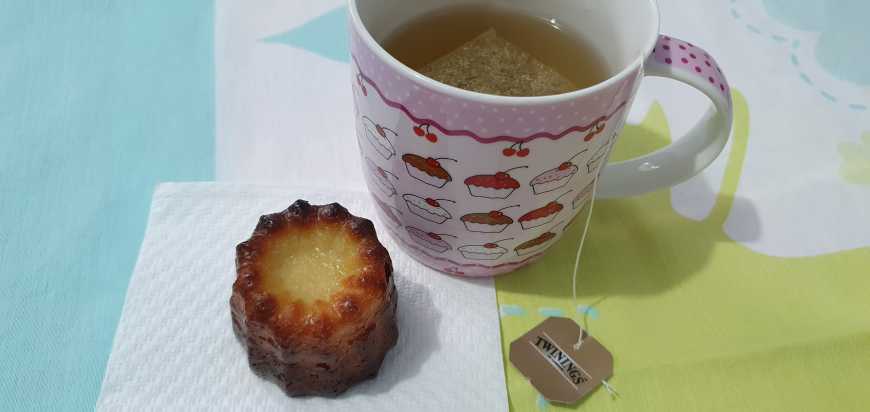 Canelé + chá = combinação perfeita!