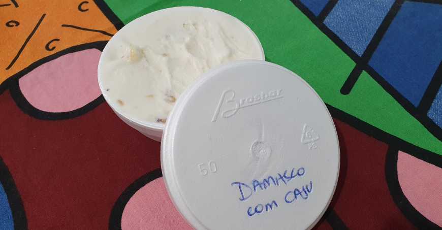 O adocicado e delicioso gelato de damasco com castanha de caju!