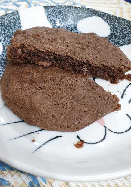 Cookie de chocolate de casquinha crocante e que derrete na boca!