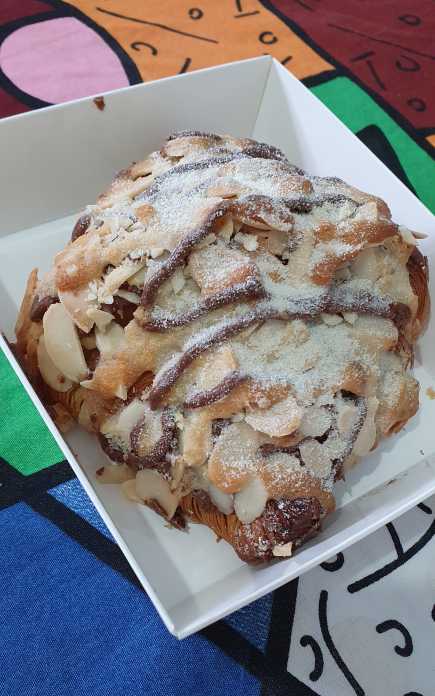 Croissant Choco&Amêndoas do We Coffee para comer rezando!!