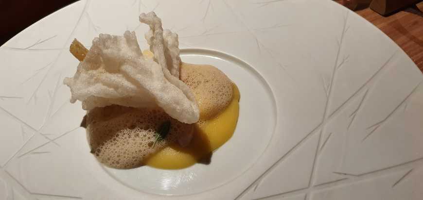 Gnocchi de polenta, frango criado solto e porcini