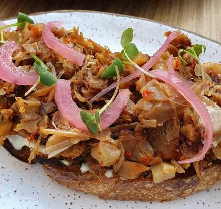 Quebrando preconceitos: surpreendente tostada de carne de jaca!