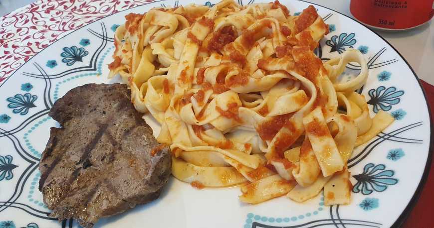 Tagliatelle steak