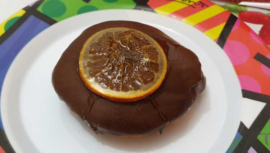 Laranja: recheado com curd de laranja e creme patissiere de chocolate