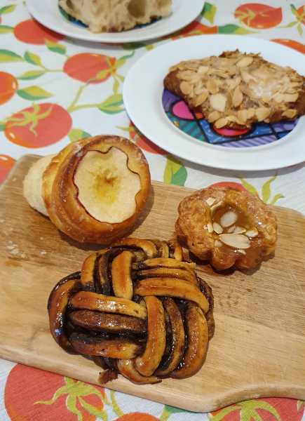 Dôme aux pommes, bouchée au caramel e cinnamon roll