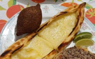 Kibe frito, pide de queijo e esfiha folhada de carne do Beyti