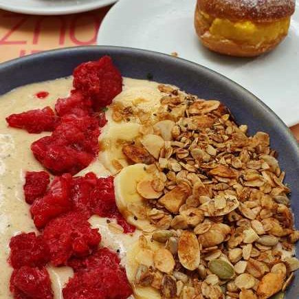 Sonho de lavanda, sonho de tangerina e tigela de banana com maracujá do Nouzin