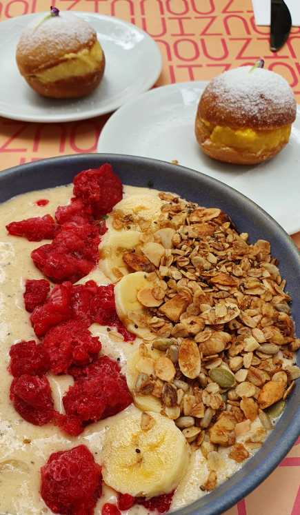 Sonho de lavanda, sonho de tangerina e tigela de banana com maracujá do Nouzin