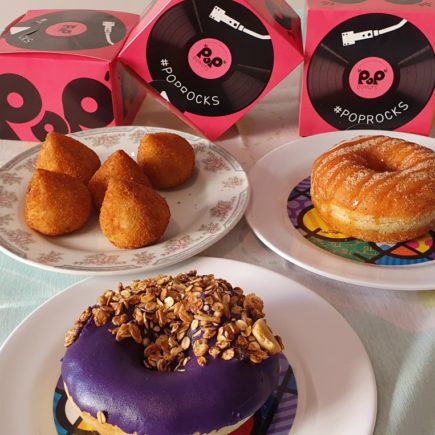 Mini coxinhas e donuts do Pop Donuts