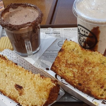 Café da tarde especial com panettones salgados e bebidinhas deliciosas!