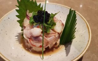 Ceviche de frutos do mar do Aima restaurante