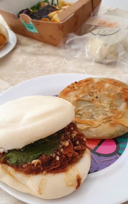 Taiwan Bao Pulled Pork e Panqueca de cebolinha