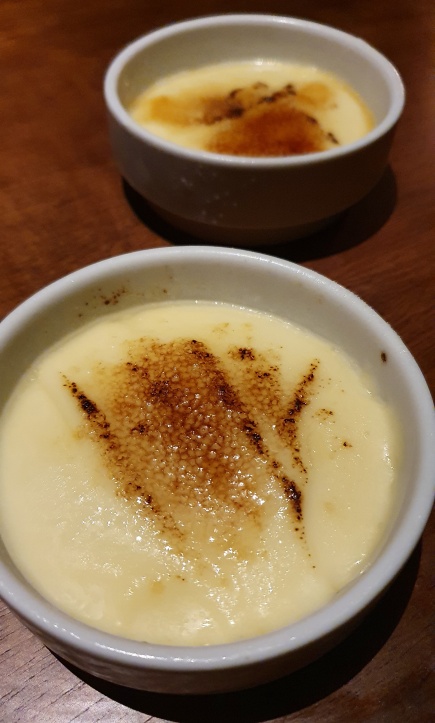 Crème brûlée para finalizar o omakase do OUE Sushi