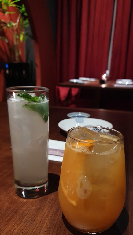 Drinks não alcoólicos do OUE Sushi: Ilha Verde e Tangerin