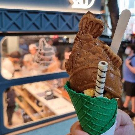 Especial Dumbo na casquinha verde com sorvete de morango com leite condensado e taiyaki com doce de leite