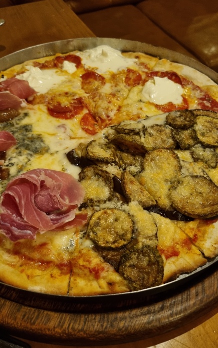 Saborosa pizza Bellissima, Jullia e Nero!