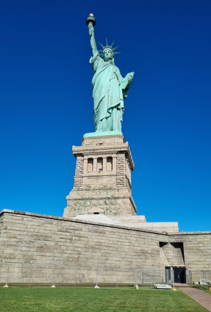 Estátua da Liberdade vista de pertinho é uma das sugestões do que fazer em Nova York!