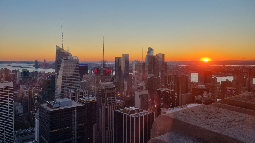 Assistir ao espetacular põr do sol no Top od the Rock precisa estar na sua lista do que fazer em Nova York!