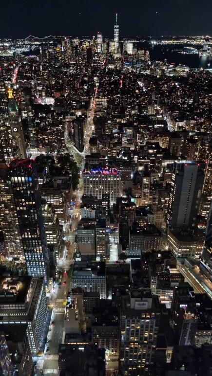 Incrível vista noturna do Empire State Building!