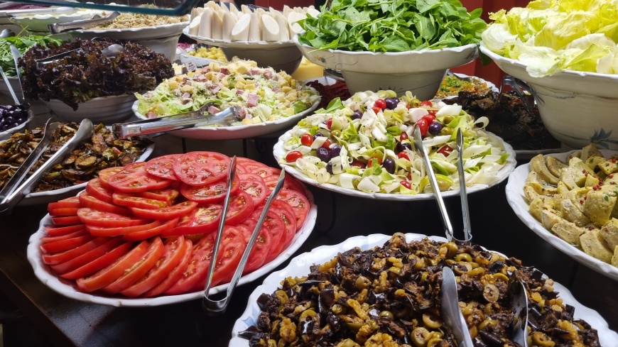 Grande variedade no buffet de saladas do Barbacoa