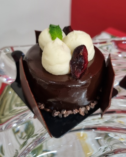 Lindo e delicioso entremet de floresta negra!