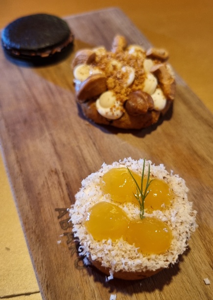 Trio de sobremesas: oreo, cookie e mini tartelete de limão cravo